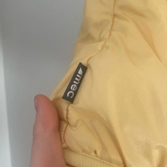Mec yellow hiking vest - Picture 9 of 10